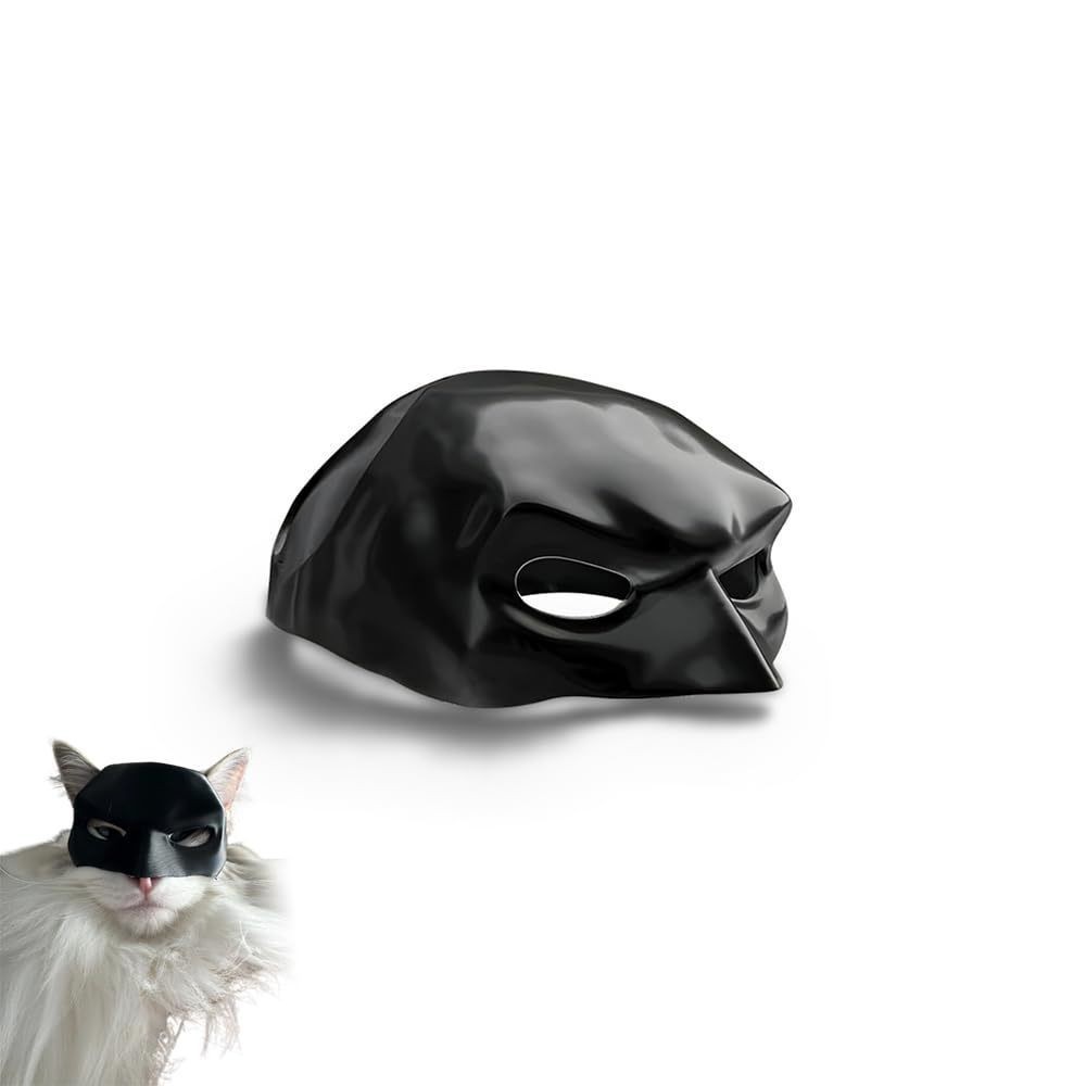 Cat wearing the black KuroCat mask